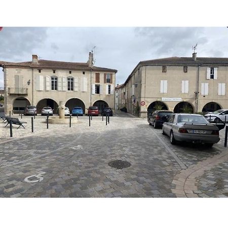 Logement Tout Equipe Layrac Zewnętrze zdjęcie